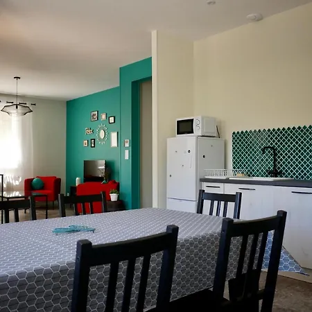 Holiday home Aux Lagerstroemias