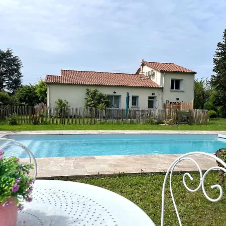 Aux Lagerstroemias Holiday home
