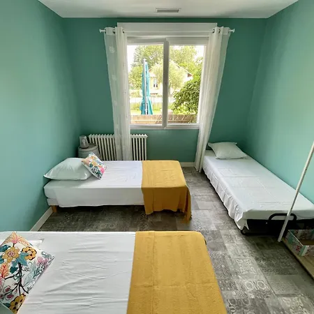 Holiday home Aux Lagerstroemias *